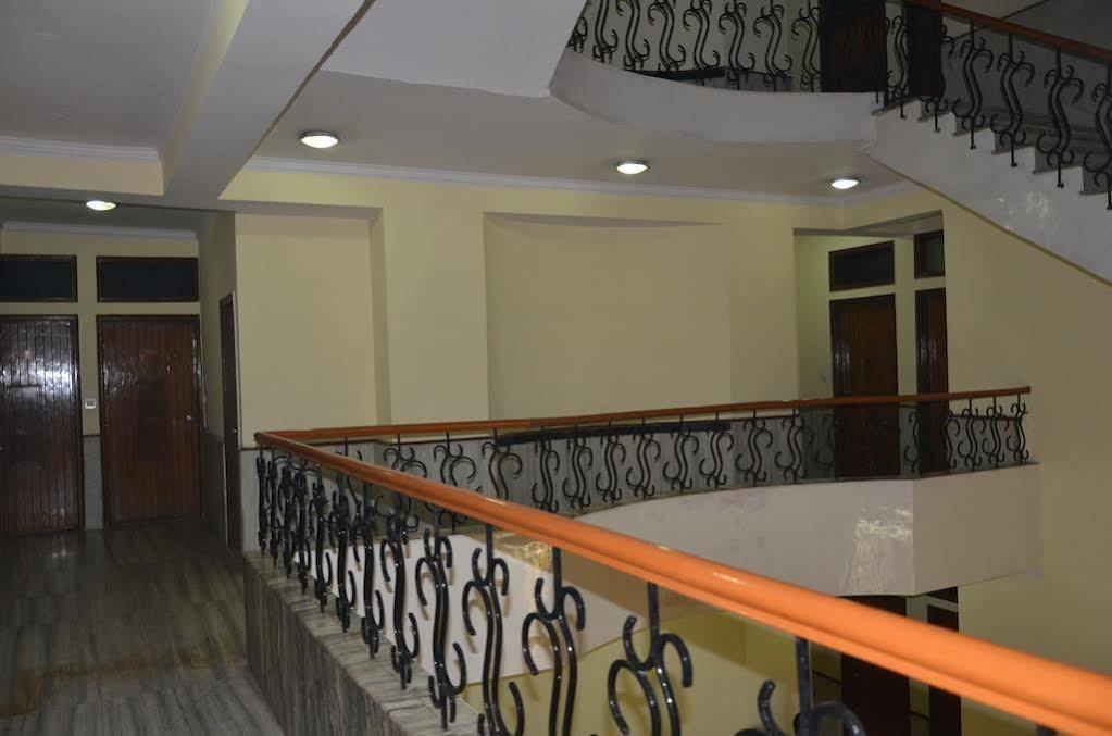 Oyo Hotel Silver Shine Near Gurudwara Shri Bangla Sahib Νέο Δελχί Εξωτερικό φωτογραφία
